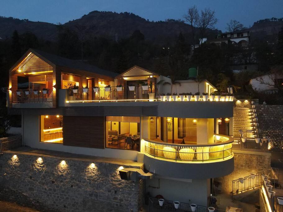 Whispering Pines Villa Bhīm Tāl Exteriör bild